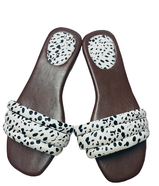 Summer Slipper | Comfortable Slipper in Black and White Slipper | Flat Slipper with no Heels